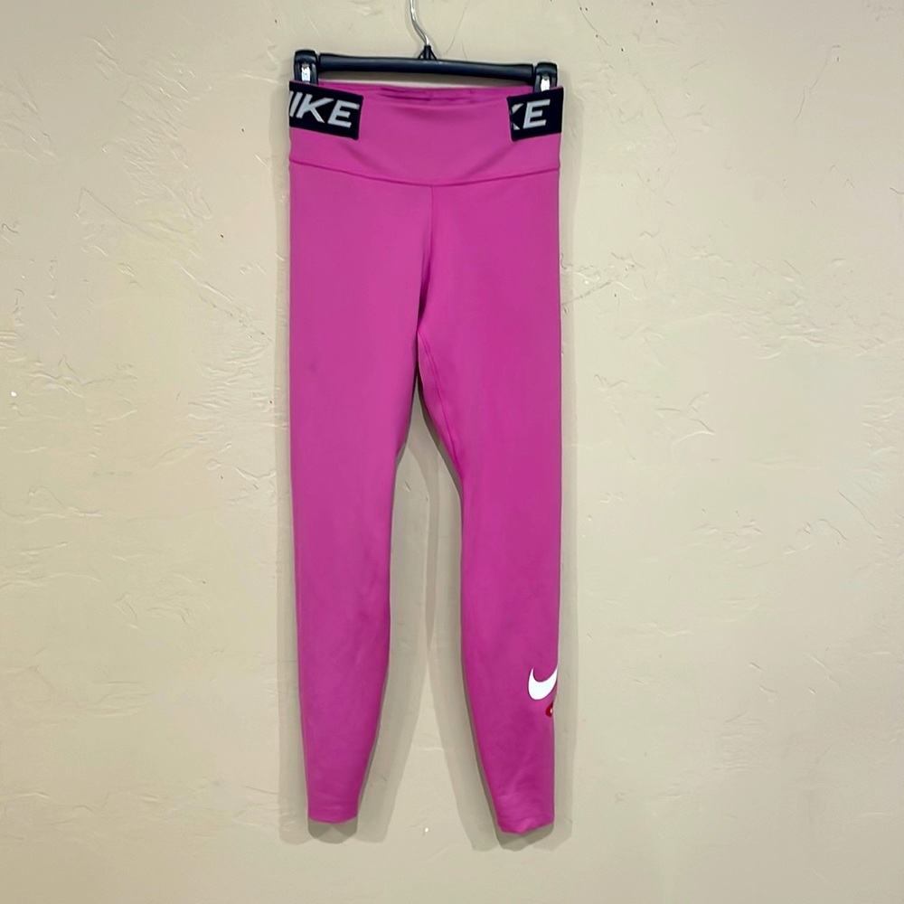 Pink Nike leggings